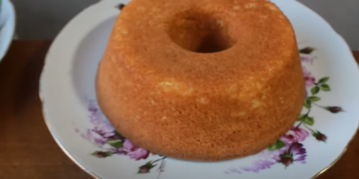 bolo de fruta simples fofinho e amanteigado