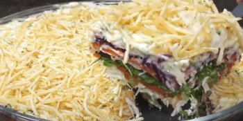Com essa salada em camadas não tem quem não coma alface