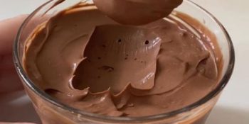 Mousse de chocolate amargo