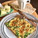 Omelete de espinafre e queijo e cogumelo no @andfrecozinha