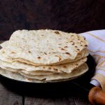 Receita de pão sírio caseiro: boa opção para um café diferente