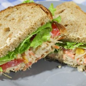 Sanduíche de frango grelhado simples facil