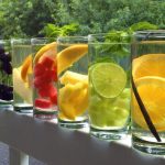 como fazer água aromatizada para festa água aromatizada com limão e hortelã benefícios