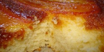 Bolo de banana caramelizado