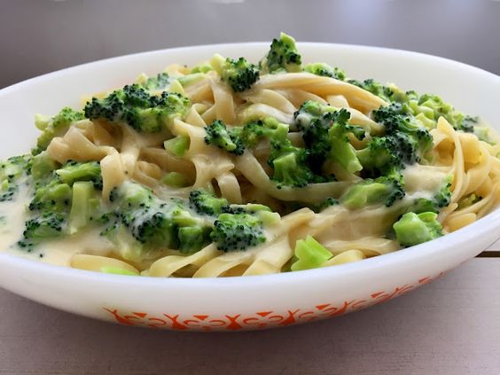 pasta com brócolis spaghetti com brócolis talharim com brócolis e bacon fettuccine com brócolis e molho branco massa de brócolis macarrão com brócolis e carne e molho branco macarrão com brócolis e bacon tudo gostoso penne com brócolis e molho branco