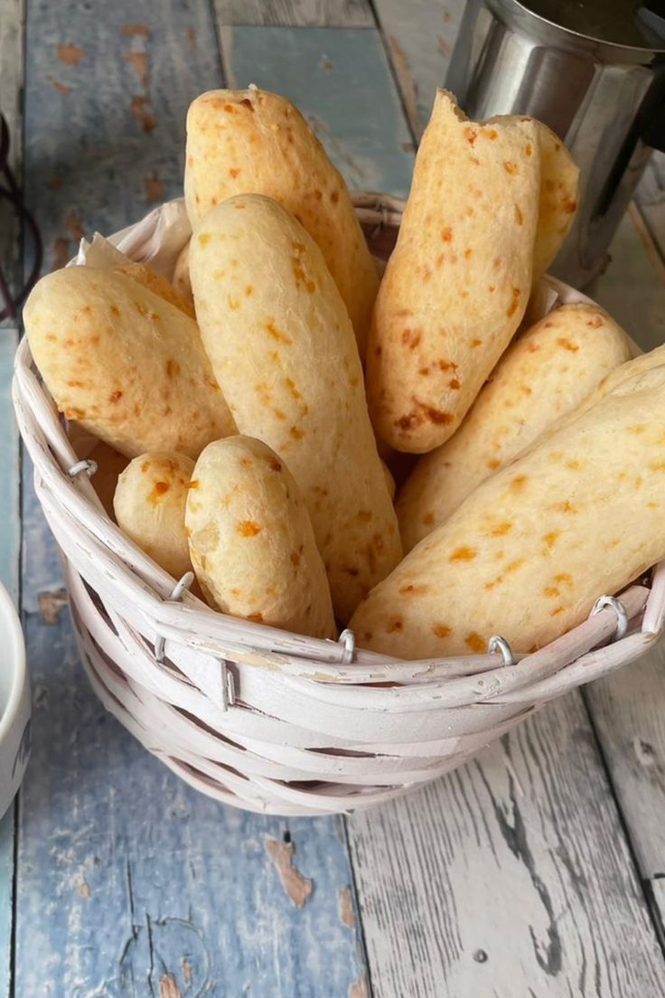 Biscoito de polvilho do Edu Guedes simples rápido assado