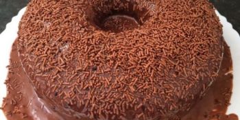 Bolo de chocolate de Dia das Crianças