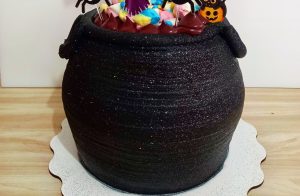 Bolo de halloween preto de chocolate