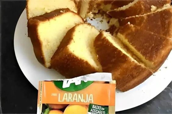 Bolo de laranja com suco tang fácil simples fofinho