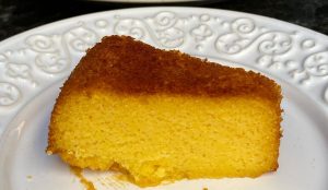 Bolo de milho com 3 ingredientes rápido