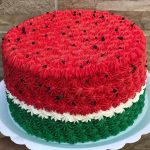 Bolo em forma de melancia