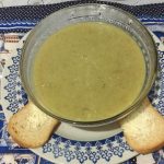 Caldo de batata e alho-poró