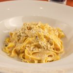 Fettuccine com molho trufado