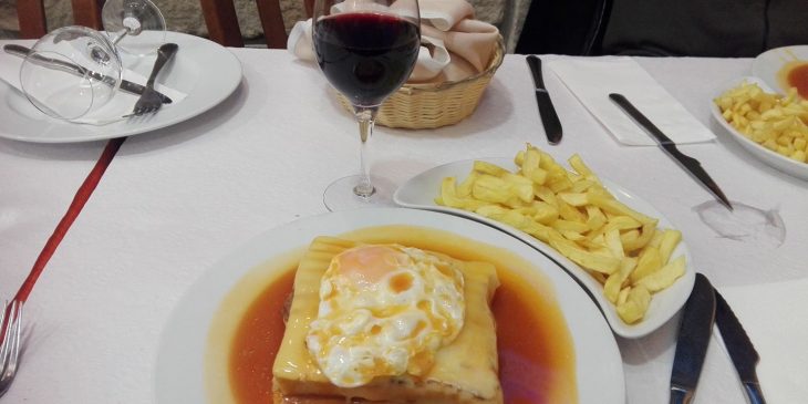 Francesinha à moda do Porto