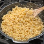 Macarrão parafuso ao molho de queijos