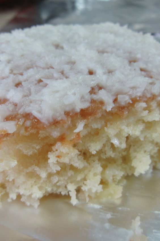 bolo de coco macio molhadinho simples 