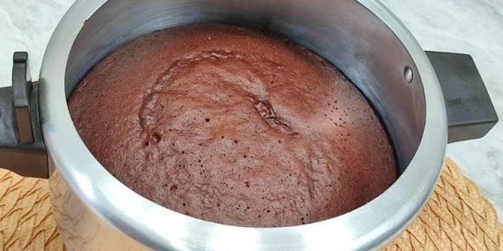 bolo na pressão simples chocolate fofinho