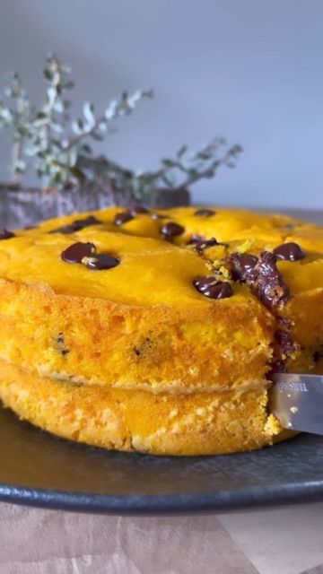 Bolo de cenoura com gotas de chocolate simples e fácil