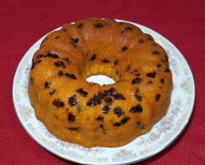 Bolo de cenoura com gotas de chocolate