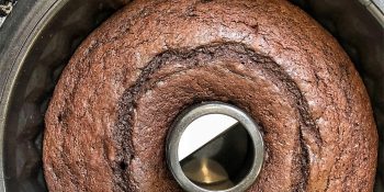 Receita de Festa Julina: Bolo de chocolate na batedeira