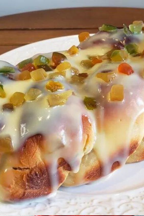Pãozinho com frutas cristalizadas creme de leite açúcar