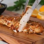 Peito de frango assado sem óleo simples e fácil