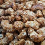castanha de caju caramelizada com gergelim simples tudo gostoso