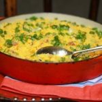 Receita de farofa caipira para seu almoço com flocão bacon calabresa