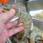 limpar camarão cinza