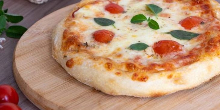 massa de pizza fofa com fermento royal tudo gostoso