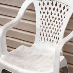 limpar cadeira de plástico