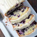Bolo de limão com blueberry tudo gostoso