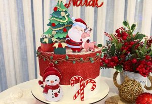 Bolo de natal decorado com chantilly