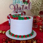 Bolo de natal decorado com chantilly