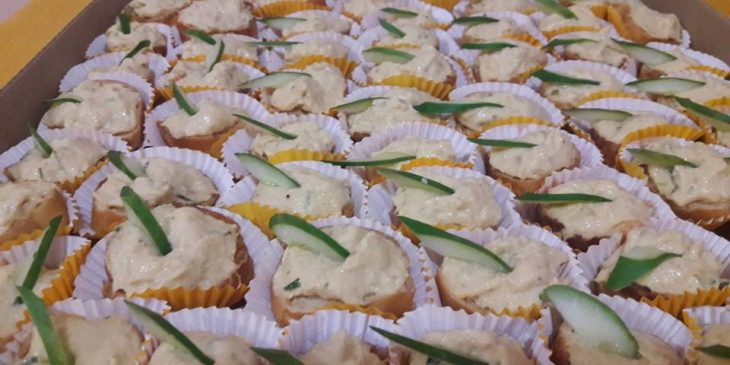 Canapés de frango cremoso