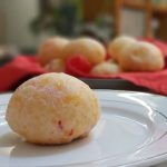 Pão de queijo com queijo do reino