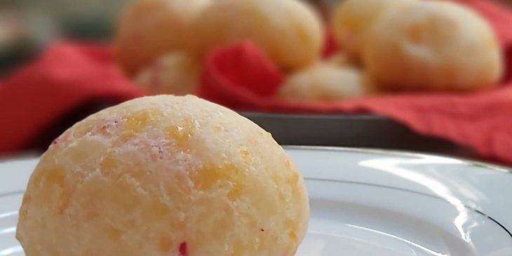 Pão de queijo com queijo do reino