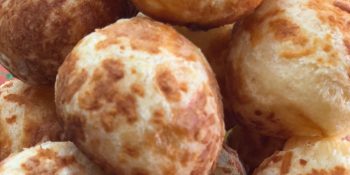 Pão de queijo com queijo parmesão