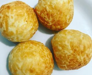 Pão de queijo com queijo parmesão