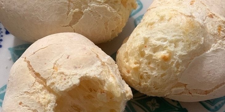 Pão de queijo doce com leite