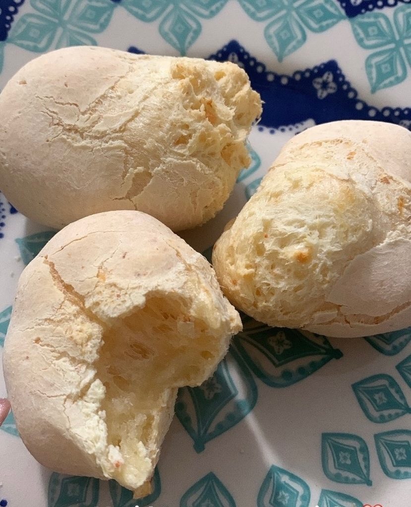 Pão de queijo doce com leite