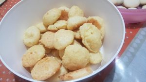 Pão de queijo doce com leite condensado