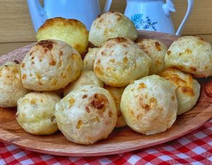 Pão de queijo doce com leite