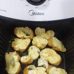 Torradinha de maionese com queijo