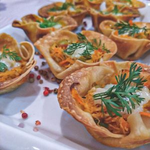 Cestinha de massa de pastel de frango prático simples