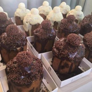 mini chocotone trufado recheado com cobertura