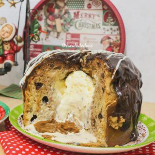 panetone com sorvete de chocolate gotas