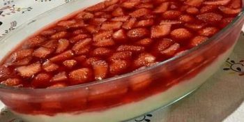 Travessa de morango com gelatina