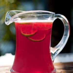 Chá de hibisco com suco de limão para que serve benefícios