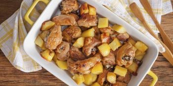 Frango à passarinho no forno com batatas